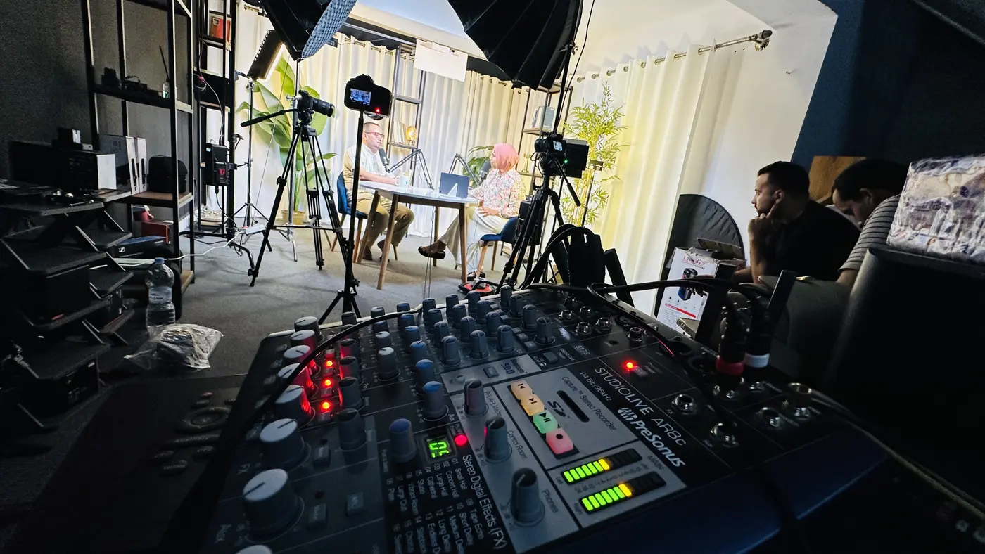 Monitoring picture and sound during recording